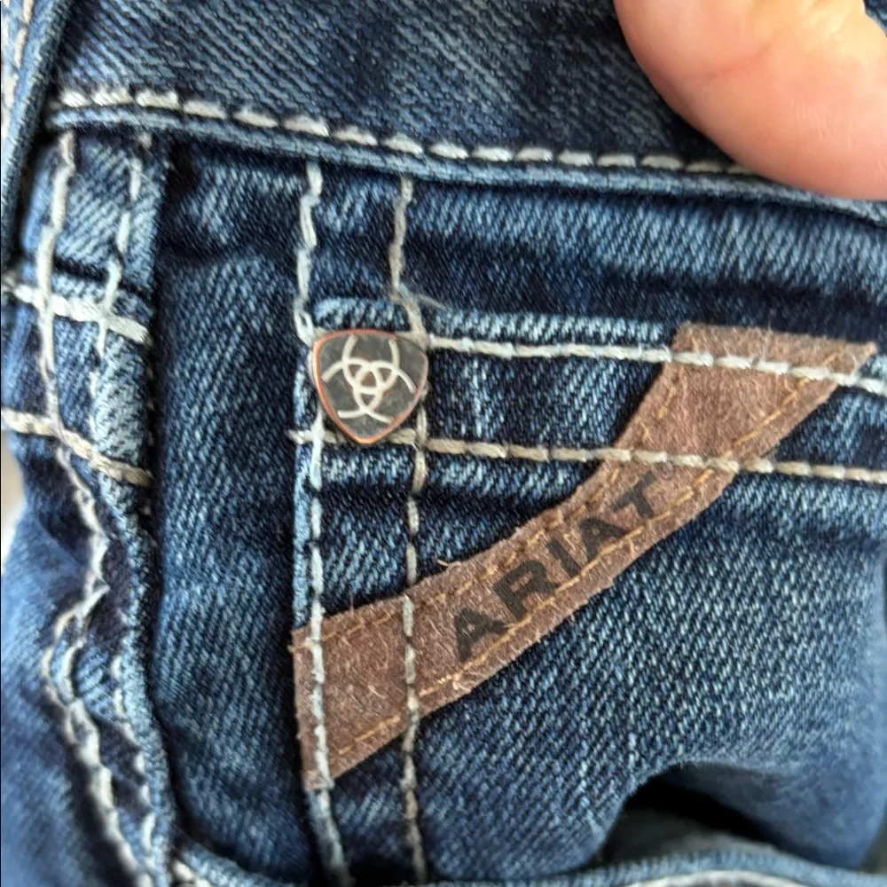Ariat Dark Blue Distressed Jeans like new!! - Picture 8 of 8